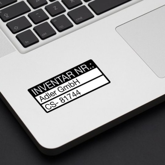 Etikett címke, laptopon