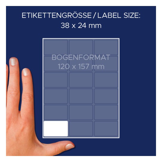 A kép egy 38 x 24 mm méretű címkét jelenít meg egy kéz mellett, egy BOGENFORMAT jelölésű elrendezési rács segítségével, amely 120 x 157 mm méretű.