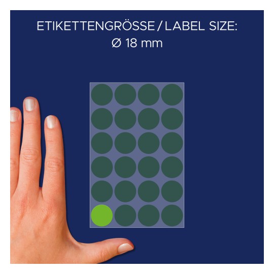A kép egy kezet mutat egy ív mellett, amelyen kör alakú címkék vannak, ezek közül az egyik zöld, átmérője 18 mm.