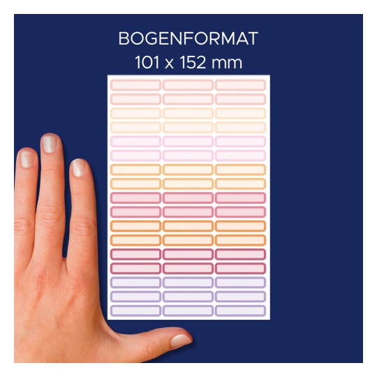 A kép egy színes címkékkel teli lapot mutat különböző árnyalatokban, sorokba és oszlopokba rendezve, mellette egy kéz méretarányként. A lap 'BOGENFORMAT' feliratot visel, és mérete 101 x 152 mm.