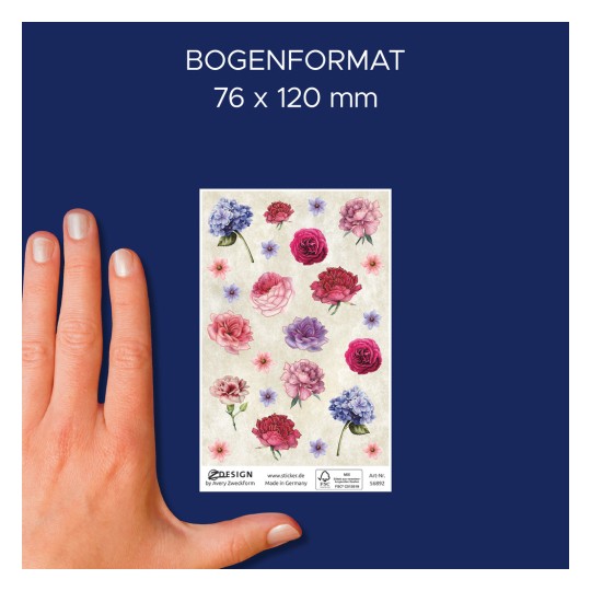 A képen egy kéz látható egy matricaív mellett, amelyen különféle virágminták, köztük rózsák és hortenzia található. A matricaív méretei 76 x 120 mm, kék háttér előtt jelenik meg.