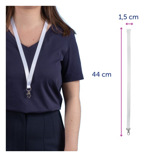 A képen egy sötét inget viselő személy látható, akinek a nyaka körül egy fehér nyakpánt van. A nyakpánt méretei a következők: 44 cm hosszú és 1,5 cm széles, a végén pedig egy csipesszel rendelkezik.