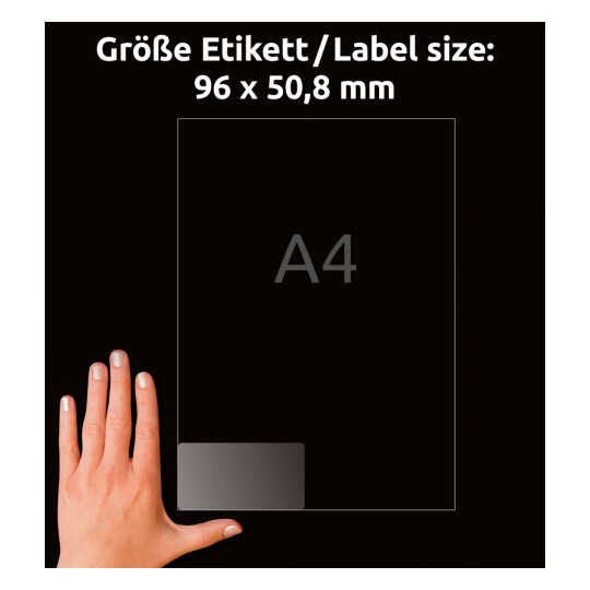 A kép egy kezet ábrázol egy átlátszó lap mellett, amelynek méretei 96 x 50,8 mm, és A4 méretmegjelöléssel van ellátva fekete háttéren.