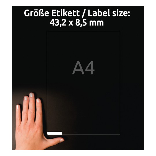 A kép egy kéz mellett egy méretcímkével jelenik meg, amely az A4-es méreteket jelzi (43,2 x 8,5 mm) sötét háttéren.