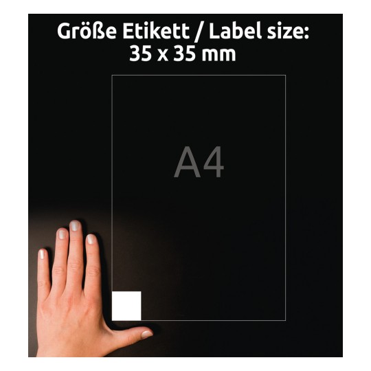 A kép egy kéz mellett egy méretvázlatot ábrázol, amely a 35 x 35 mm-es méreteket jelzi, A4-es papír hivatkozással sötét háttérrel.