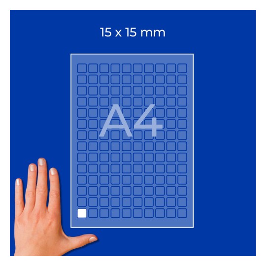 Kéz egy A4-es rácslap mellett, amelyen „15 × 15 mm” felirat szerepel, sok apró négyzettel?