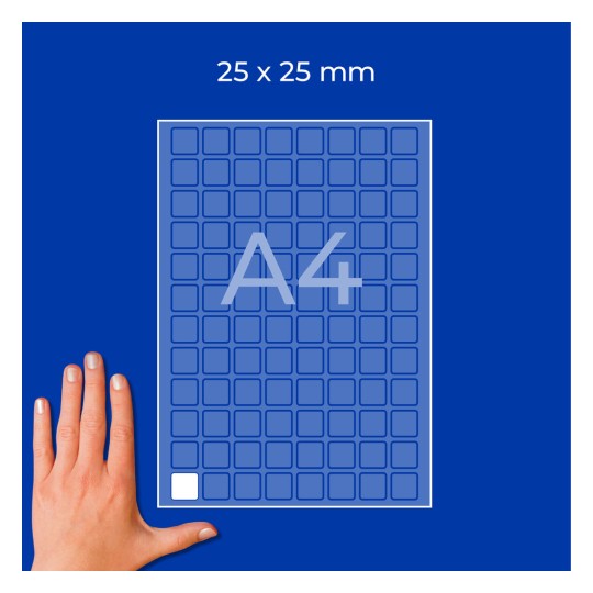 Kéz egy 25x25 mm-es négyzetekből álló rácsozású A4-es lap mellett, és egy fehér négyzet?