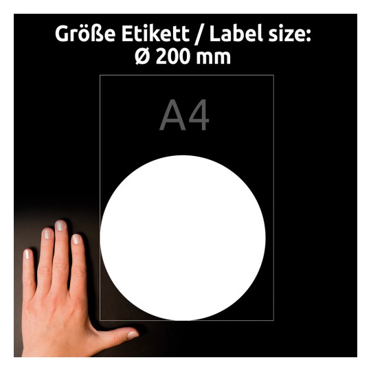A képen egy személy keze látható egy átlátszó címkeillusztráció mellett, amely egy 200 mm átmérőjű kör alakú címke méretét mutatja, a fentebb jelzett A4-es papírmérettel.