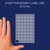 A kép egy kéz mellett egy kör alakú címkékből álló lapot mutat. A címkék mérete 12 mm átmérőjű, sötétkék háttérrel.