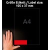 A kép 105 x 37 mm méretű címkét ábrázol A4-es hivatkozással és mellette egy kézzel a méretarány bemutatásához.