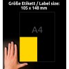 A kép egy kéz látható, egy sárga címke mellett, amely információkat tartalmaz a címke méretéről (105 x 148 mm) és az A4-es papírméretről.