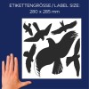 A képen különböző repülő madarak sziluetttervei láthatók, sötétkék háttéren. A szöveg a címke méretét 280 x 285 mm-ként jelzi, és egy emberi kéz látható a mérőskála érdekében.