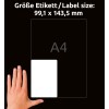A kép egy kezet és egy címkeméretet mutat. A címke mérete 99,1 x 143,5 mm, A4-es méretre hivatkozva. A háttér sötét, kiemelve a címke tervét.