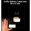 A képen egy kéz látható egy A4-es lap mellett, amely egy címketekercset és a címke méreteit, 89 x 41 mm, mutatja.