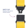 A kép egy biztonsági csatot ábrázol, amely túlzott húzás esetén leválik, egyik része egy sárga szíjhoz rögzítve van, és a mechanizmust kiemelten mutatják.