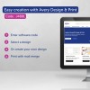 A kép egy számítógép képernyőjét mutatja, amelyen az Avery Design & Print szoftver látható. Kiemeli az egyedi címkék és kártyák készítésének egyszerű lépéseit, beleértve a szoftverkód bevitelét, a dizájn kiválasztását, saját dizájn készítését és a nyomtatást körlevél segítségével.