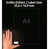 A képen egy kéz látható, amely egy 35,6 x 16,9 mm méretű címkét tart, rajta az "A4" megjelöléssel és német nyelvű szöveggel, amely a címke méretét jelzi.