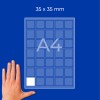 A4-es lap 35×35 mm-es négyzetráccsal, egy fehér négyzettel és egy kézzel a bal alsó sarokban?