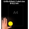 A kép egy fekete felületen lévő kéz által tartott, "A4" felirattal ellátott dokumentumot ábrázol, melynek jobb alsó sarkában egy nagy sárga kör alakú matrica van. A fenti szöveg a címke méretét jelöli: Ø 63,5 mm.