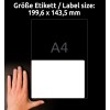 A kép egy kézfejet mutat egy címkeméret mellett, amely 199,6 x 143,5 mm, A4-es címkével, sötét háttér előtt.