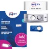 Csomagolási ábra címkefüzettel: Avery Zweckform, Cikk: POL20MA66-10DR, Mágneses névtáblák, Méret: 68 x 22 mm, Nyomtatási alkalmasság: Színes lézer, Fekete-fehér lézer, Tintás, Tartalom: 10 névtábla / 48 betétcédula / 2 ív, 24 kártya/ív.