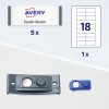 A kép egy Avery címkecsokrot ábrázol 'Sarah Baron' névvel, és tartalmaz mennyiségeket: 5 címkét és egy eszközt ezek kezelésére. Van továbbá egy diagram, amely egyéni címkekialakítást mutat be a 18-as számmal.