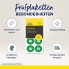 A kép a Avery Zweckform ellenőrzési címkéit (Prüfplaketten) ábrázolja, kiemelve azok tartósságát és környezetbarát tulajdonságait. Főbb pontok közé tartozik a vízállóság, a robusztusság, valamint a többféle körülményhez való alkalmasság, 2026-os évvel megjelölve. A termékről az is kiderül, hogy Németországban készült és klímasemleges.