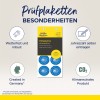 A kép az Avery Zweckform ellenőrző címkéinek termékhirdetését mutatja be. Kiemeli az olyan jellemzőket, mint az időjárásállóság, az év kézi beírásának lehetősége, valamint hogy a termék Németországban készült és klímasemleges.